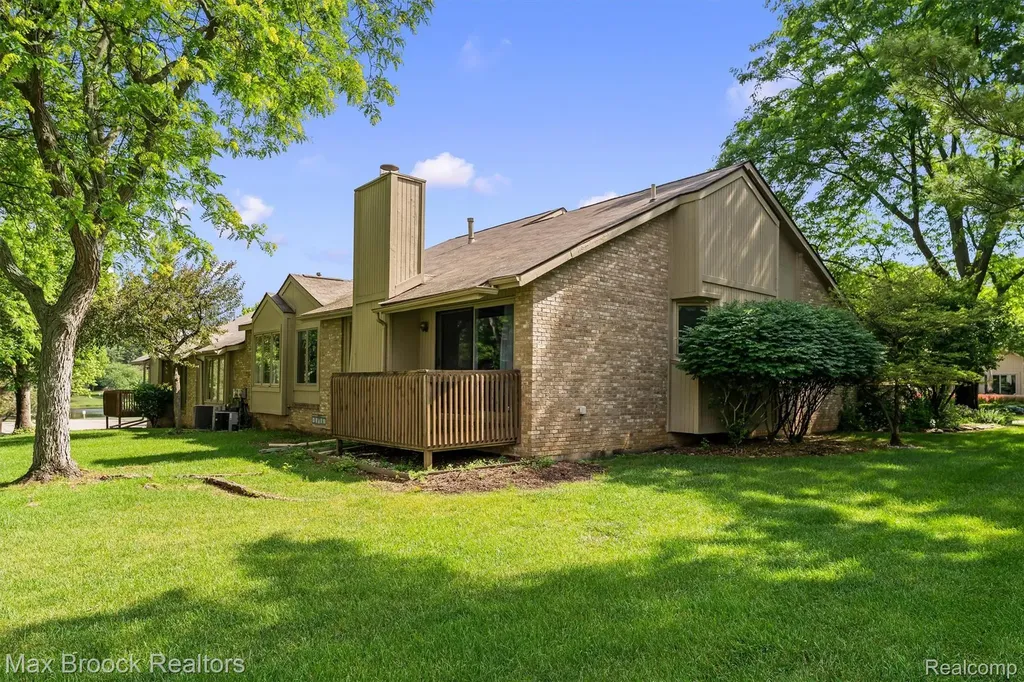4159 Foxpointe Drive West Bloomfield Charter Township MI 48323