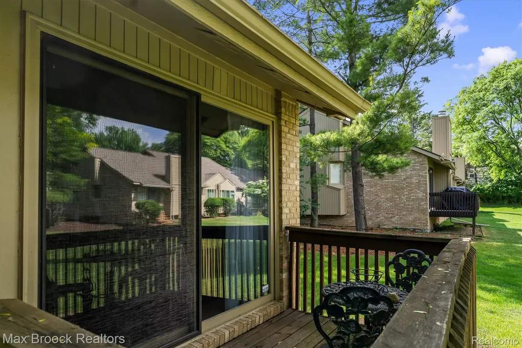 4159 Foxpointe Drive West Bloomfield Charter Township MI 48323