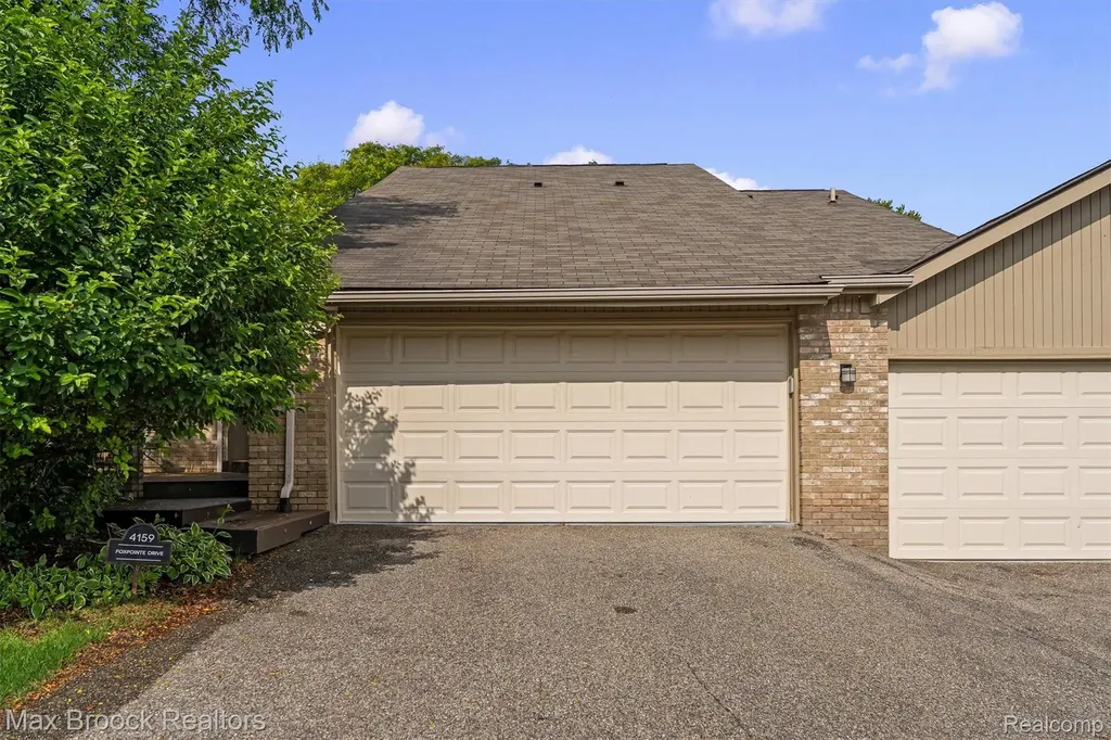 4159 Foxpointe Drive West Bloomfield Charter Township MI 48323