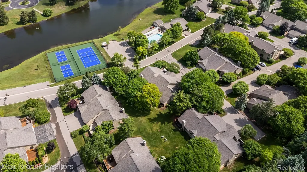 4159 Foxpointe Drive West Bloomfield Charter Township MI 48323