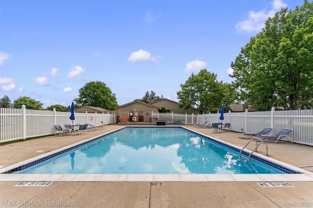 4159 Foxpointe Drive West Bloomfield Charter Township MI 48323