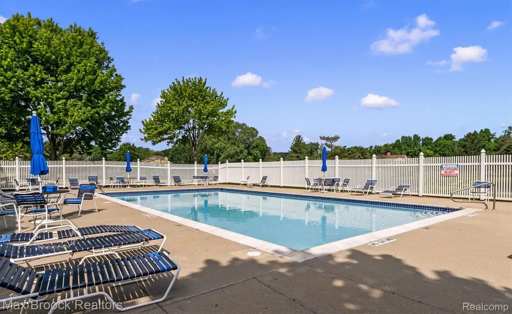 4159 Foxpointe Drive West Bloomfield Charter Township MI 48323