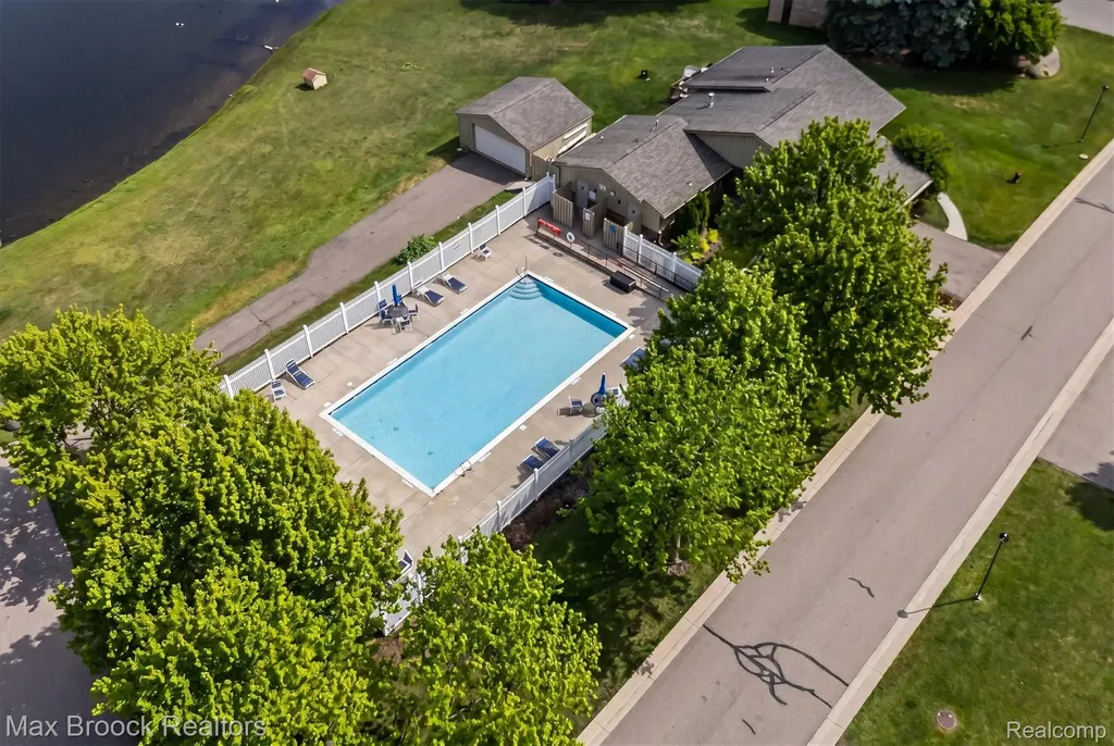4159 Foxpointe Drive West Bloomfield Charter Township MI 48323