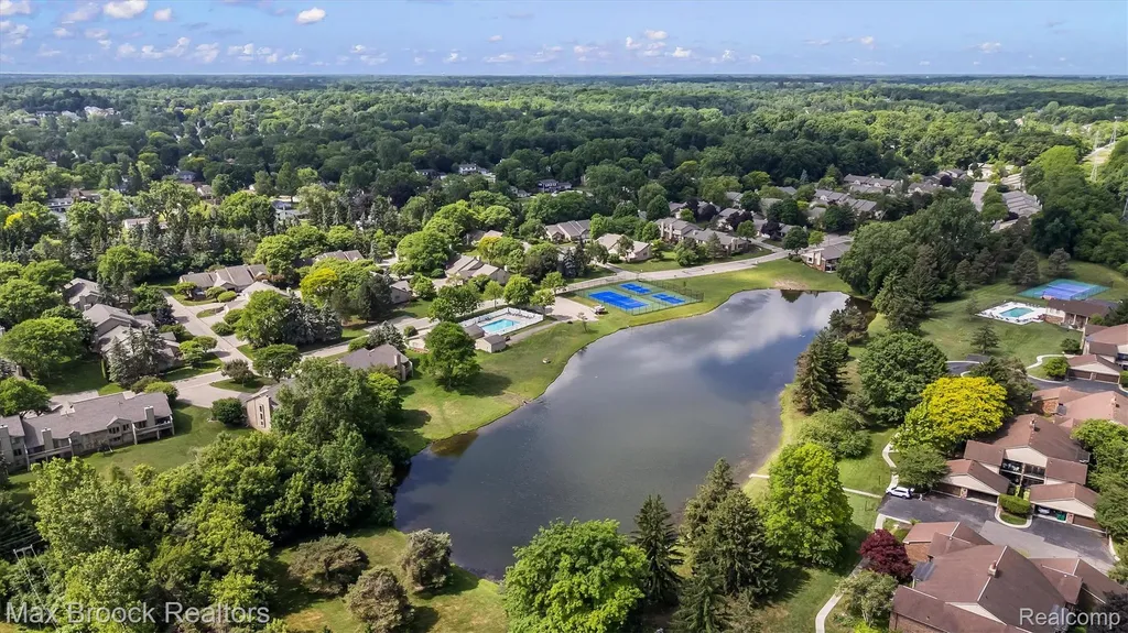 4159 Foxpointe Drive West Bloomfield Charter Township MI 48323