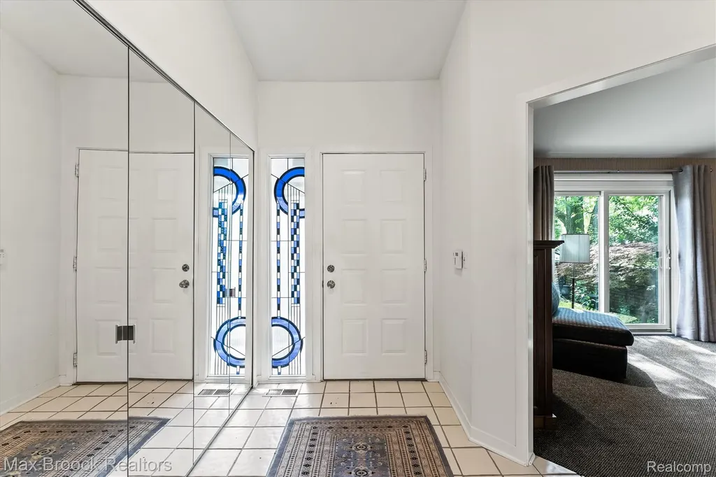 4159 Foxpointe Drive West Bloomfield Charter Township MI 48323