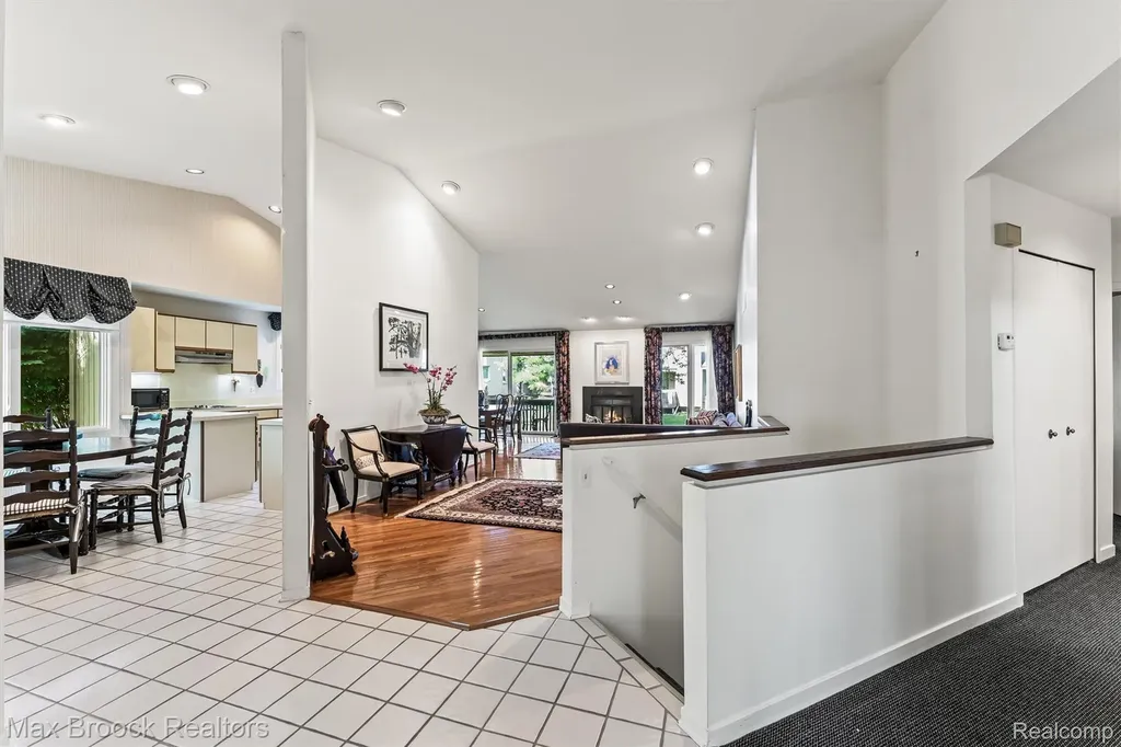 4159 Foxpointe Drive West Bloomfield Charter Township MI 48323