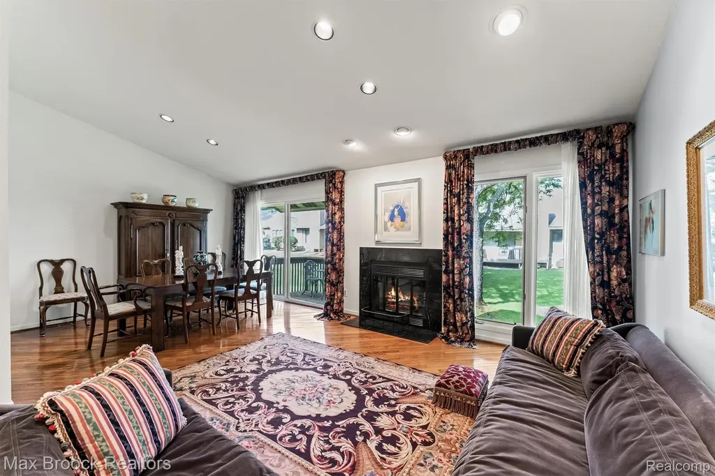 4159 Foxpointe Drive West Bloomfield Charter Township MI 48323