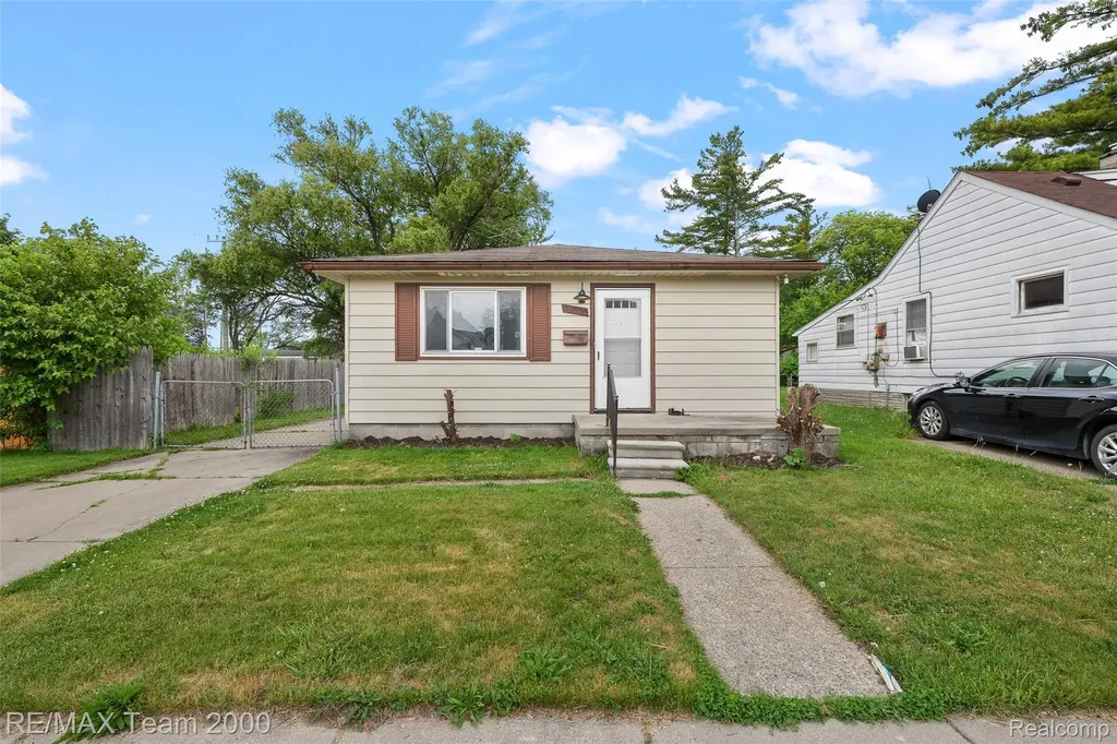 12846 Georgiana Avenue Warren City MI 48089