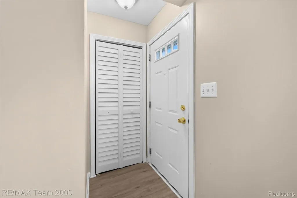 12846 Georgiana Avenue Warren City MI 48089