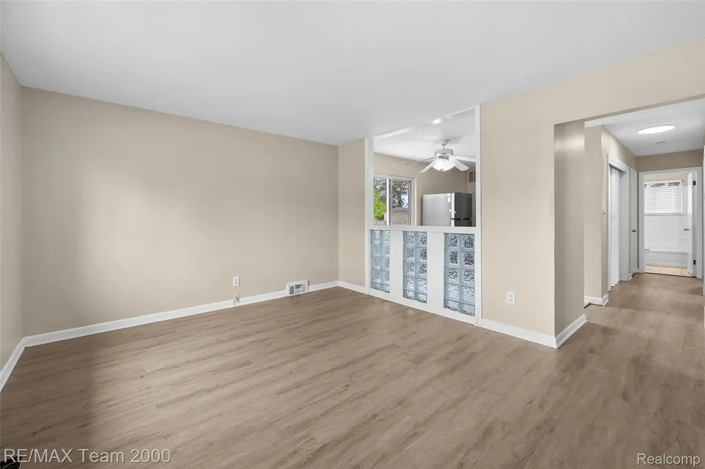 12846 Georgiana Avenue Warren City MI 48089