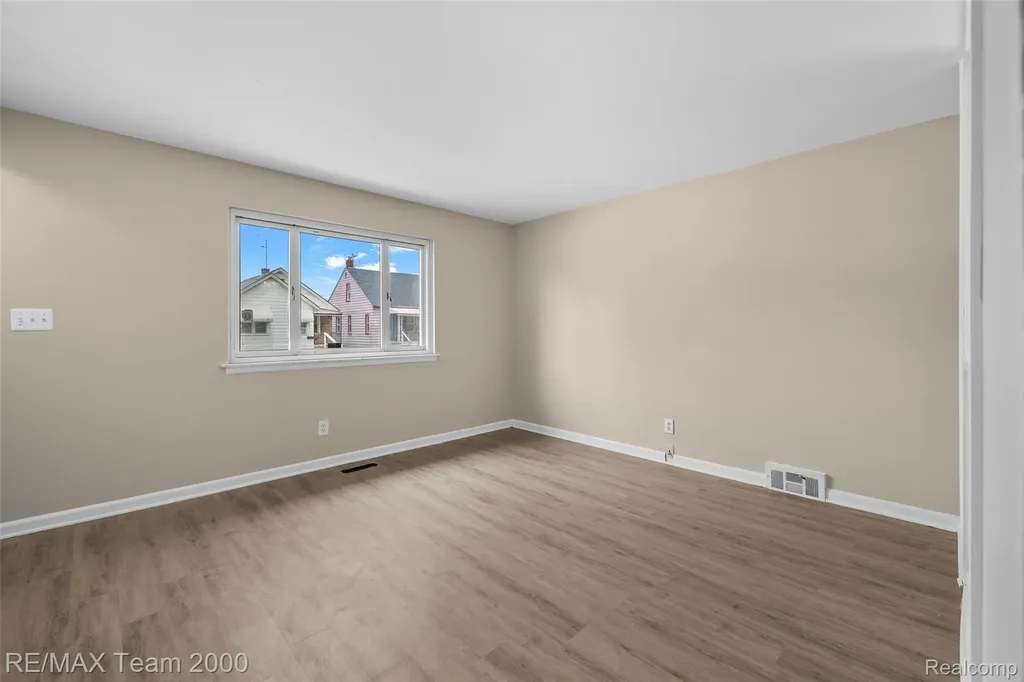 12846 Georgiana Avenue Warren City MI 48089