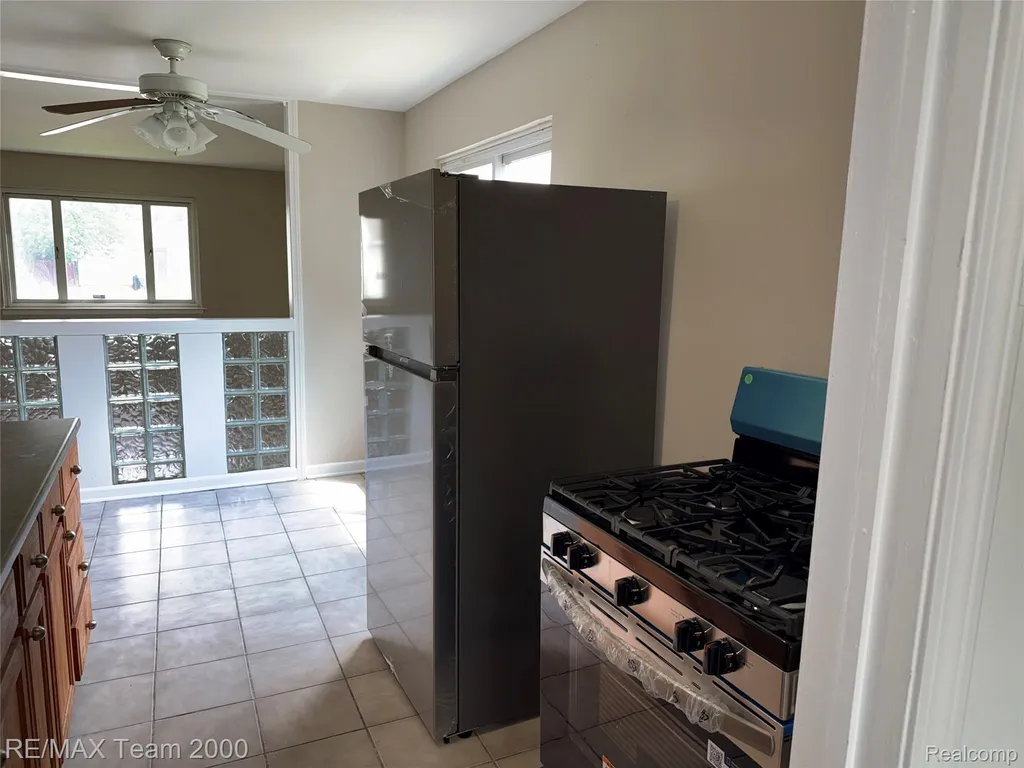 12846 Georgiana Avenue Warren City MI 48089