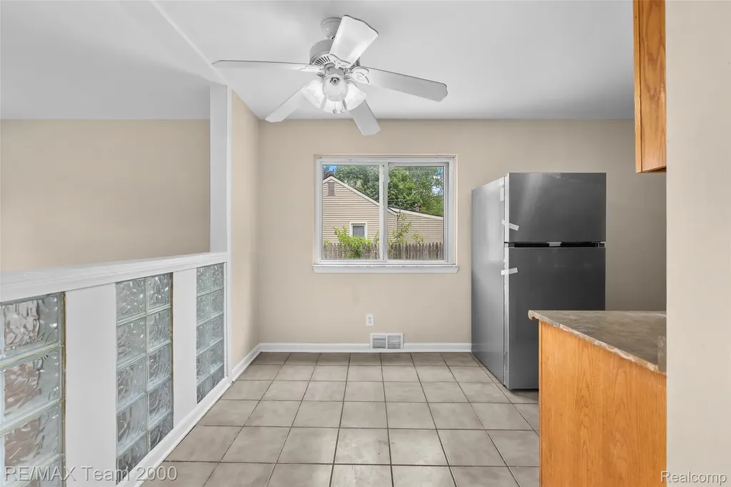 12846 Georgiana Avenue Warren City MI 48089