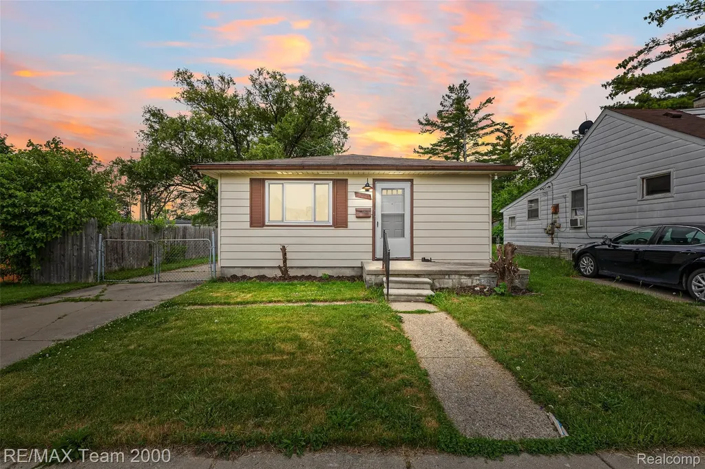 12846 Georgiana Avenue Warren City MI 48089