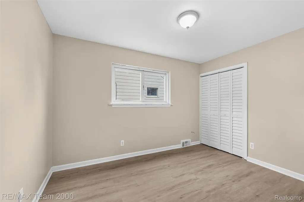 12846 Georgiana Avenue Warren City MI 48089