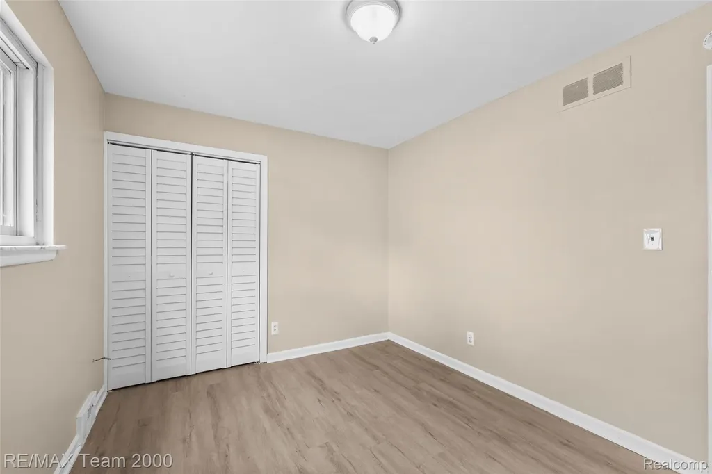 12846 Georgiana Avenue Warren City MI 48089