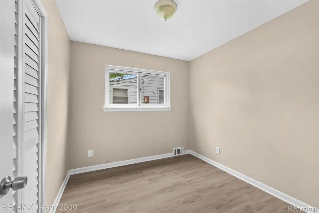 12846 Georgiana Avenue Warren City MI 48089