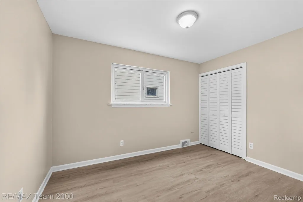 12846 Georgiana Avenue Warren City MI 48089