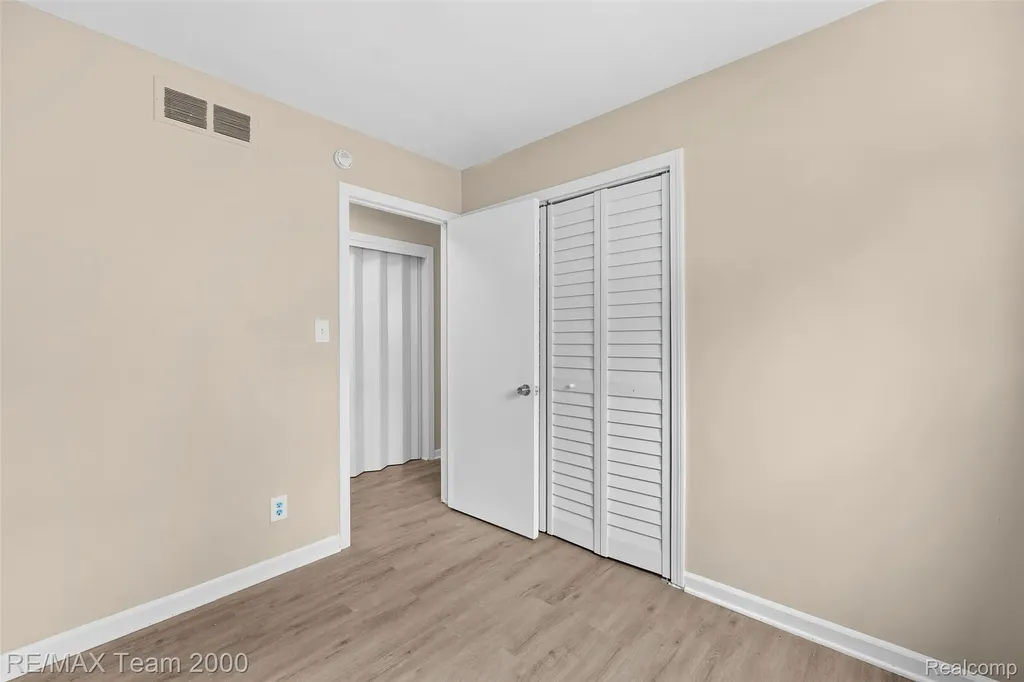 12846 Georgiana Avenue Warren City MI 48089