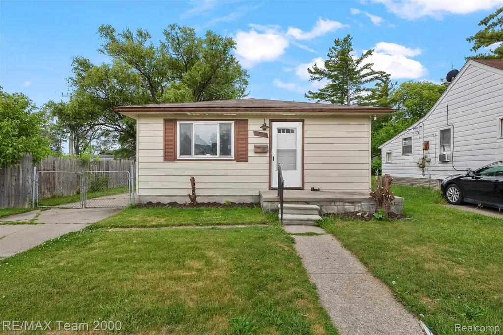 12846 Georgiana Avenue Warren City MI 48089