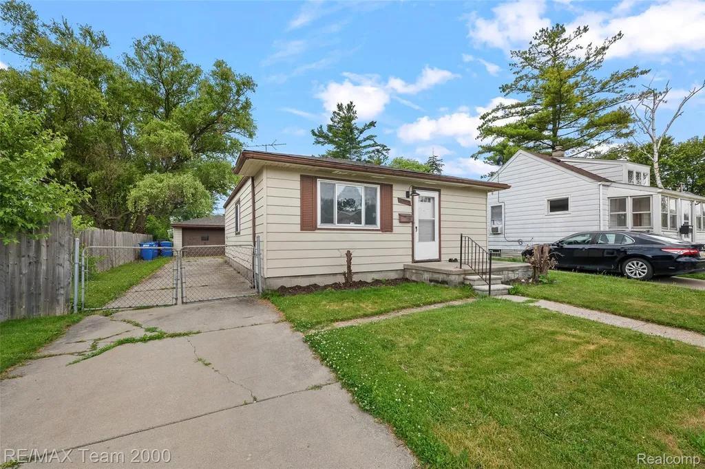 12846 Georgiana Avenue Warren City MI 48089
