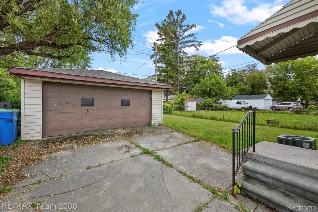 12846 Georgiana Avenue Warren City MI 48089