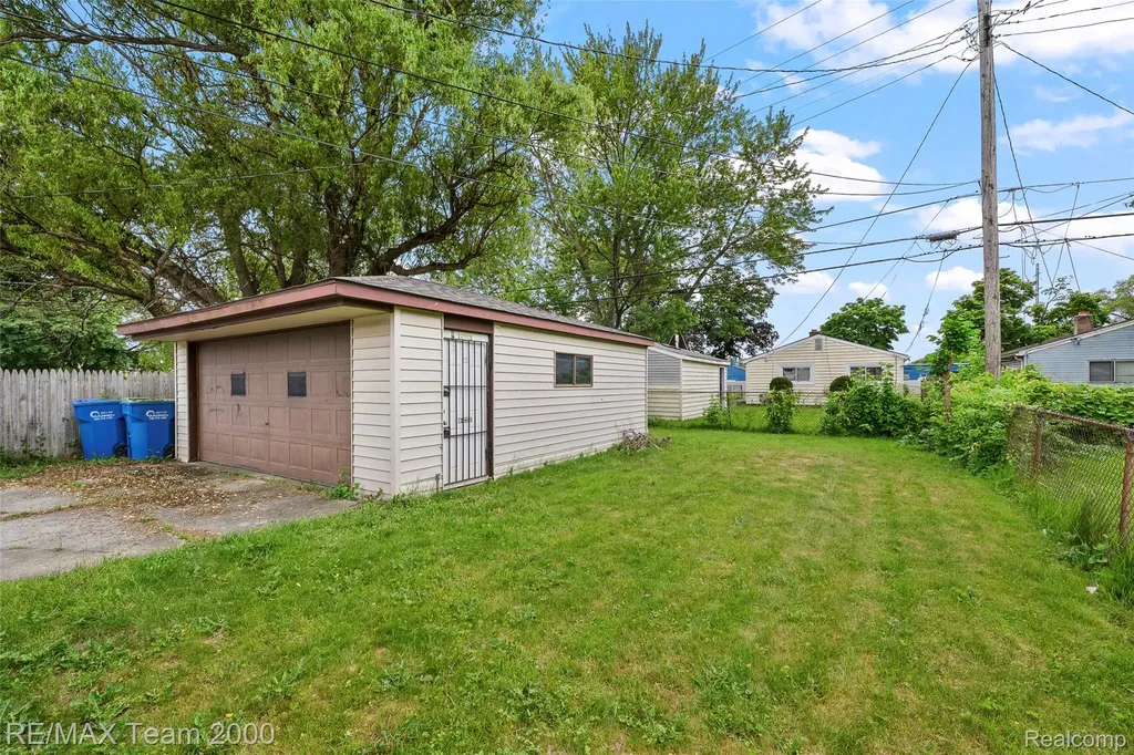 12846 Georgiana Avenue Warren City MI 48089