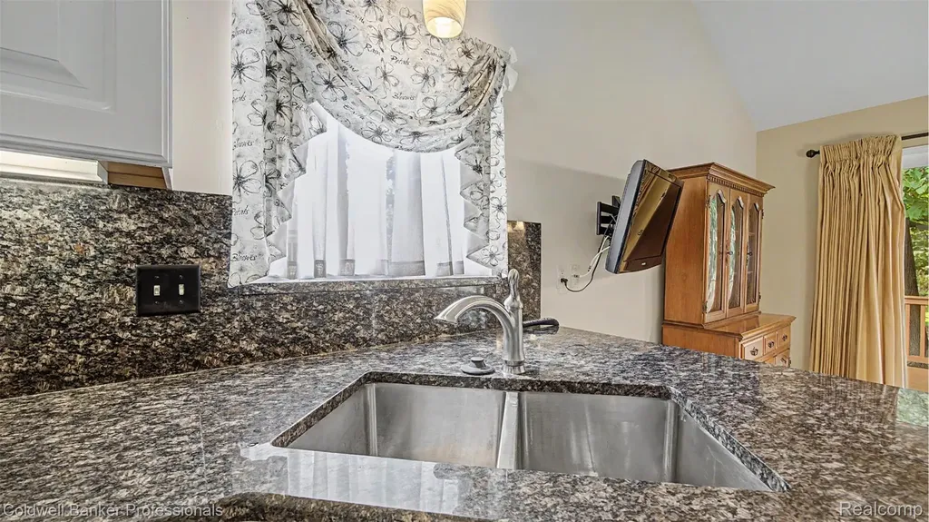 5711 Ortman Drive Sterling Heights City MI 48314