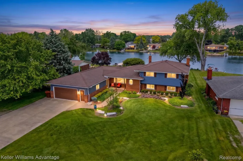 9110 Sandy Ridge Drive White Lake Charter Township MI 48386