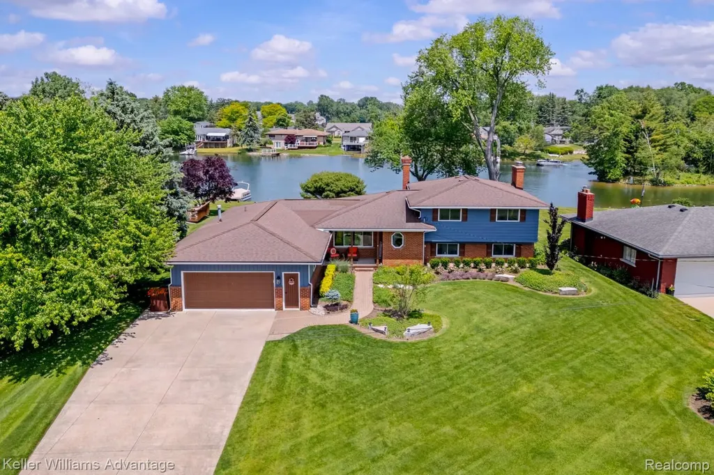 9110 Sandy Ridge Drive White Lake Charter Township MI 48386