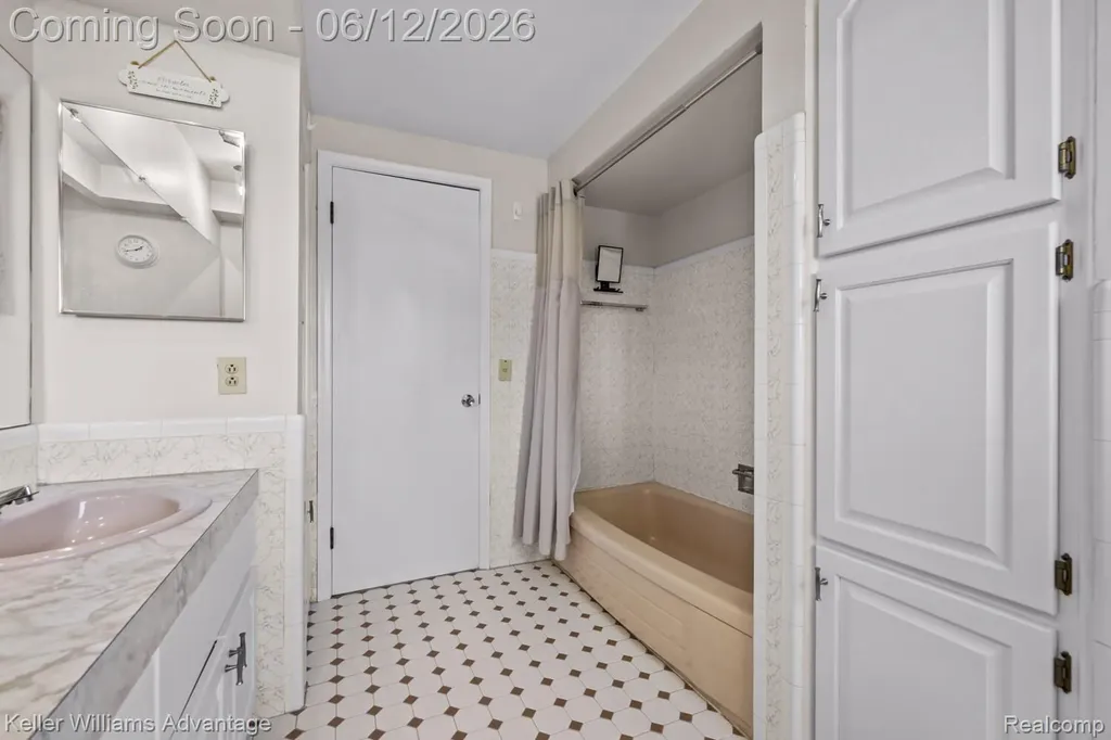 9110 Sandy Ridge Drive White Lake Charter Township MI 48386
