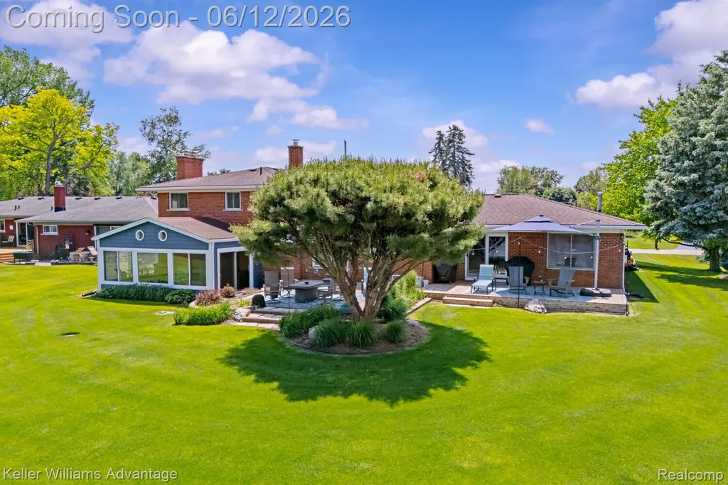 9110 Sandy Ridge Drive White Lake Charter Township MI 48386