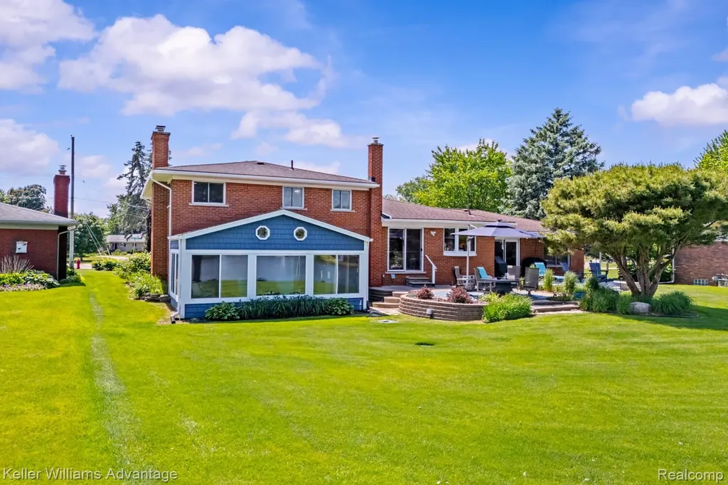 9110 Sandy Ridge Drive White Lake Charter Township MI 48386