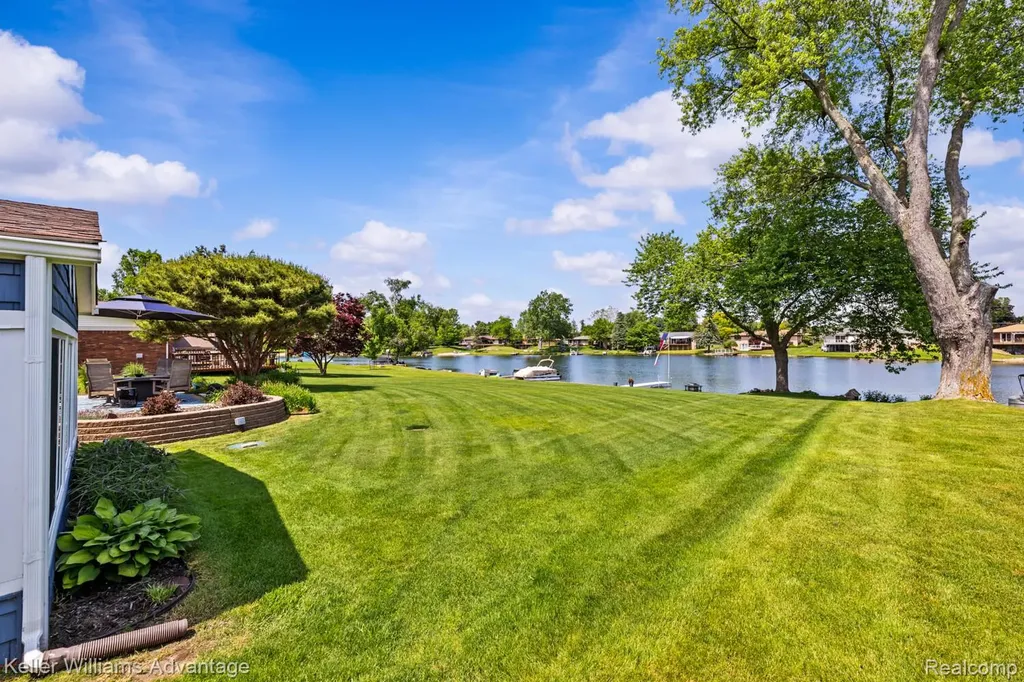 9110 Sandy Ridge Drive White Lake Charter Township MI 48386