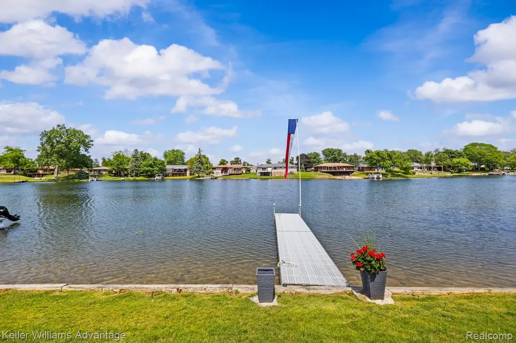 9110 Sandy Ridge Drive White Lake Charter Township MI 48386
