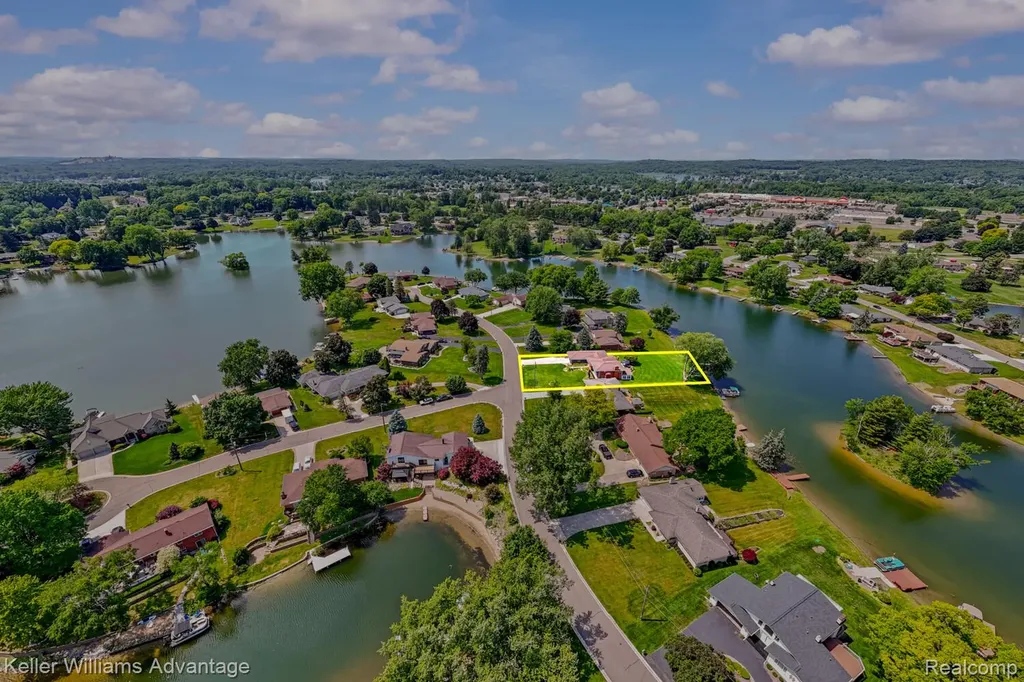 9110 Sandy Ridge Drive White Lake Charter Township MI 48386