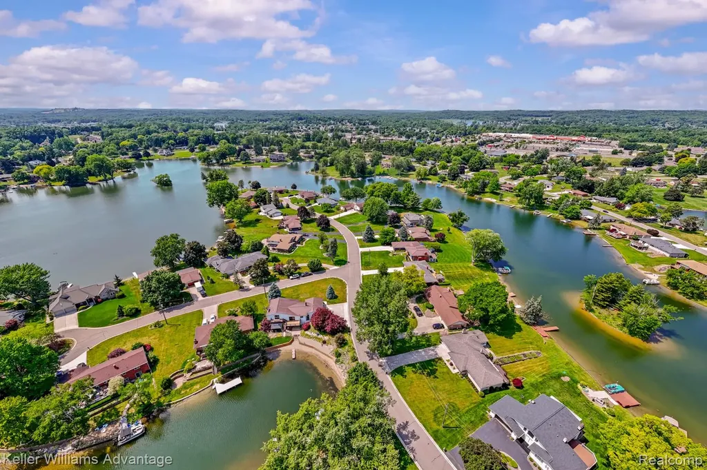 9110 Sandy Ridge Drive White Lake Charter Township MI 48386