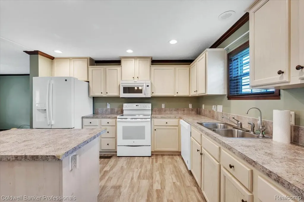 289 Pompano Court Lapeer Township MI 48446