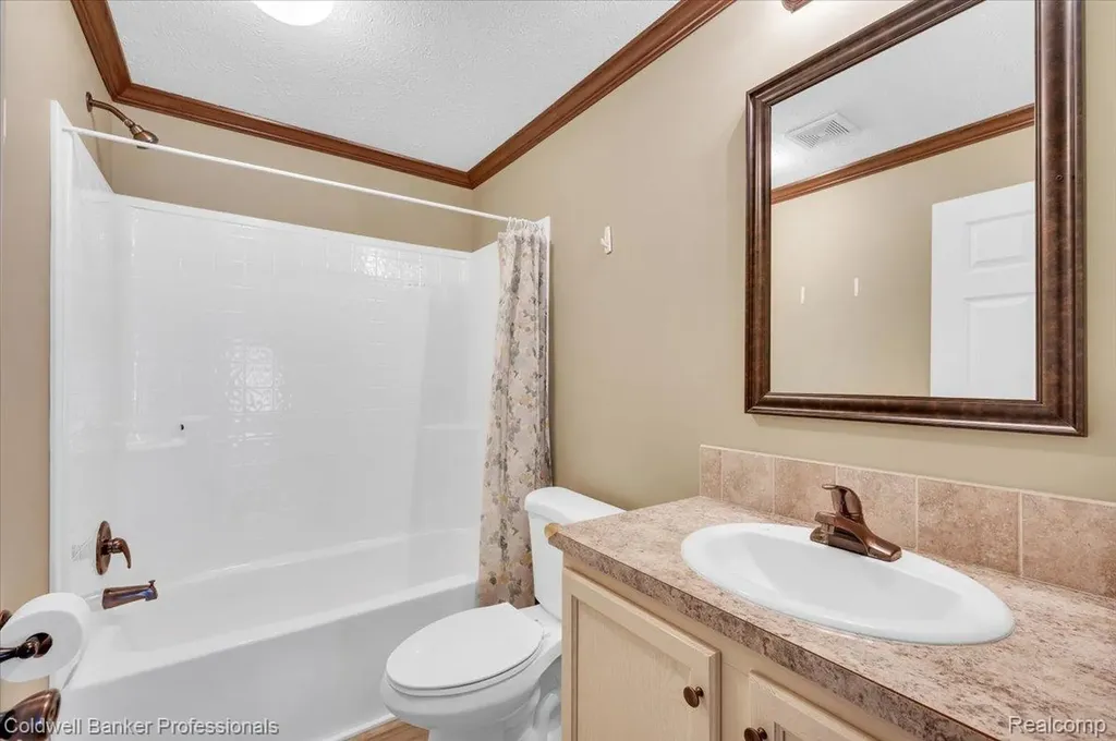 289 Pompano Court Lapeer Township MI 48446