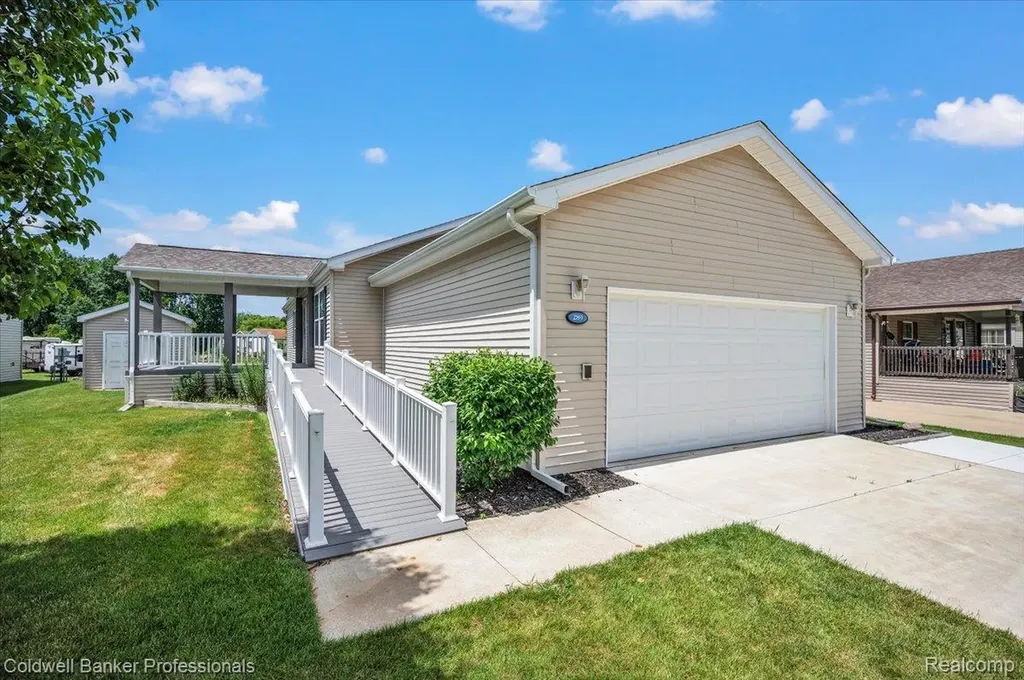 289 Pompano Court Lapeer Township MI 48446