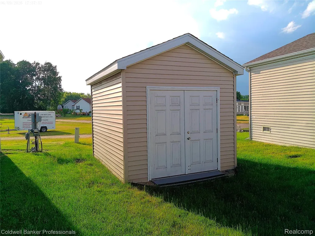 289 Pompano Court Lapeer Township MI 48446
