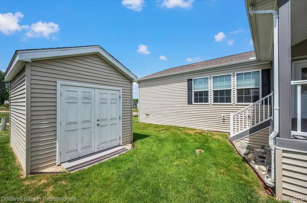 289 Pompano Court Lapeer Township MI 48446