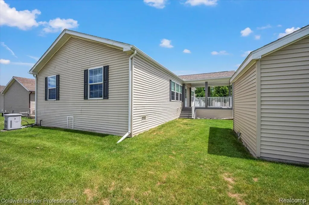 289 Pompano Court Lapeer Township MI 48446