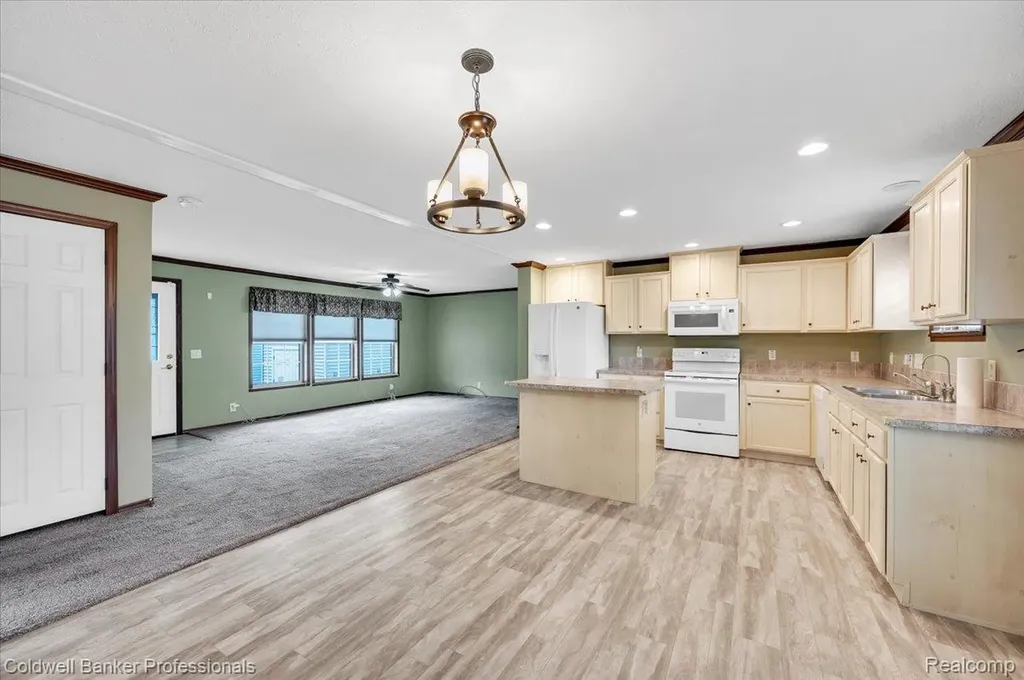 289 Pompano Court Lapeer Township MI 48446