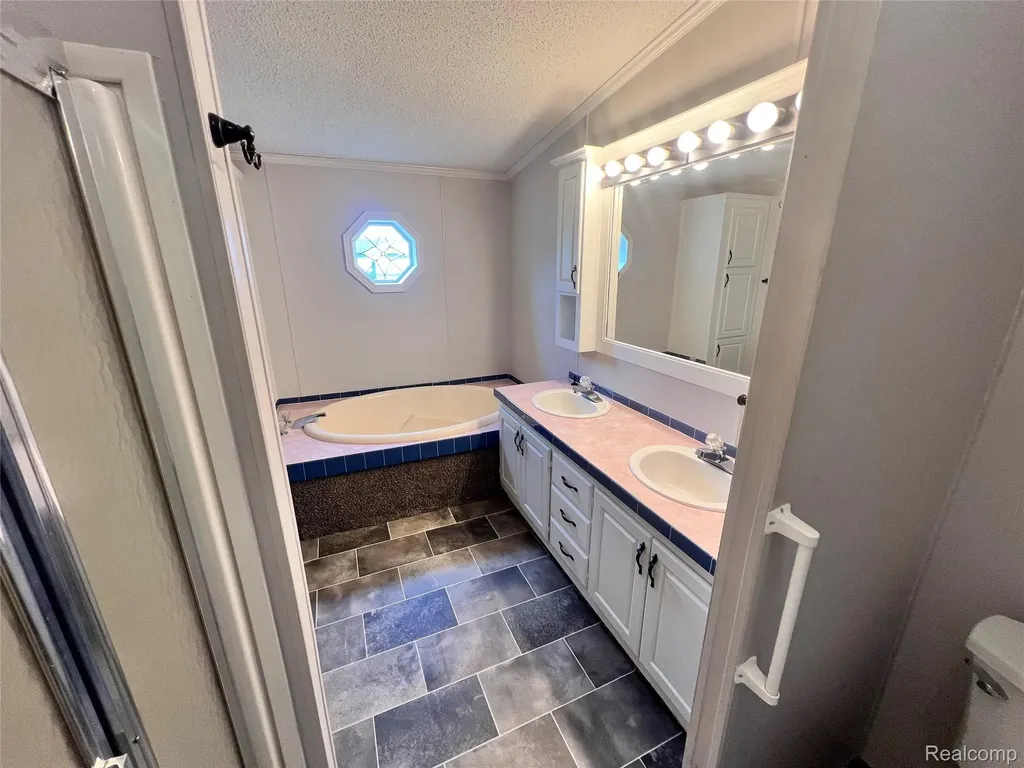 415 Weeping Willow Genesee Charter Township MI 48506