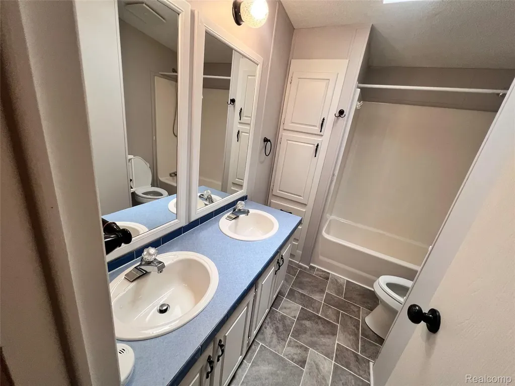 415 Weeping Willow Genesee Charter Township MI 48506