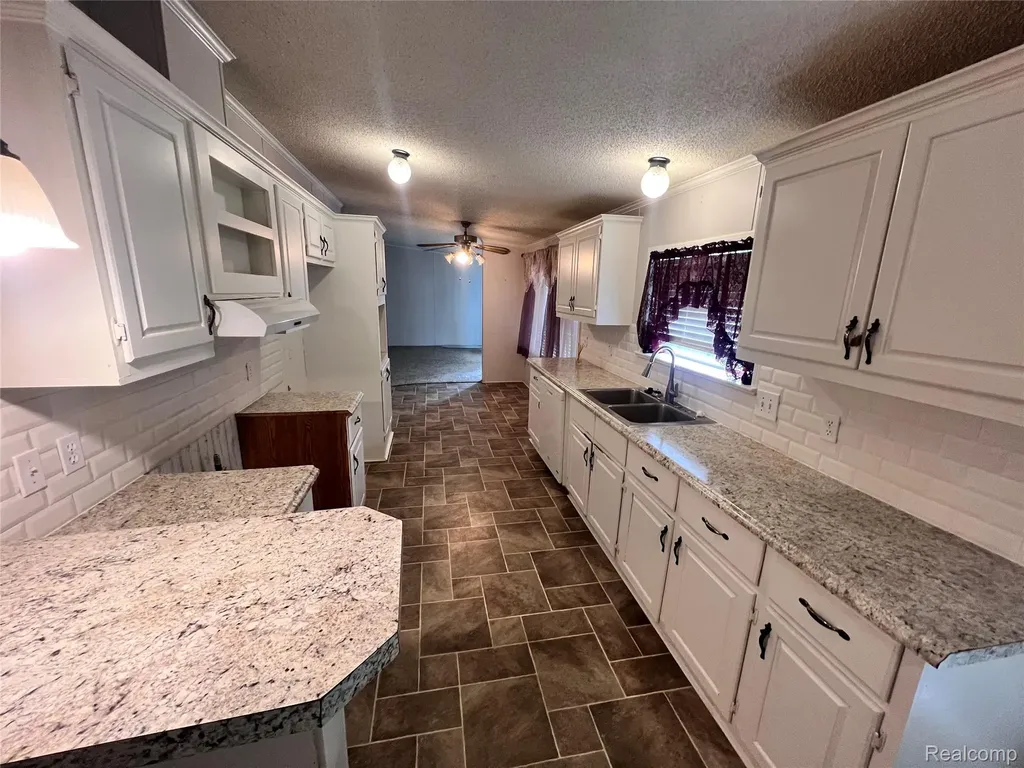 415 Weeping Willow Genesee Charter Township MI 48506
