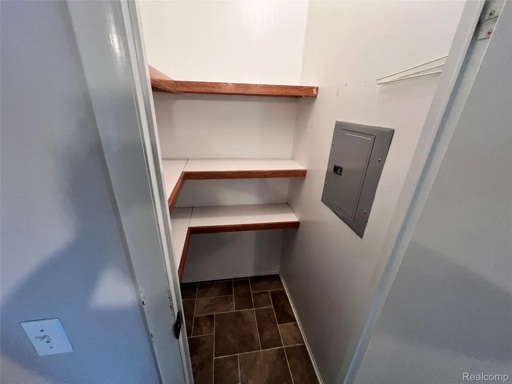 415 Weeping Willow Genesee Charter Township MI 48506
