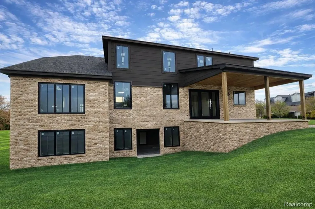 61367 Beacon Hill Drive Washington Township MI 48094
