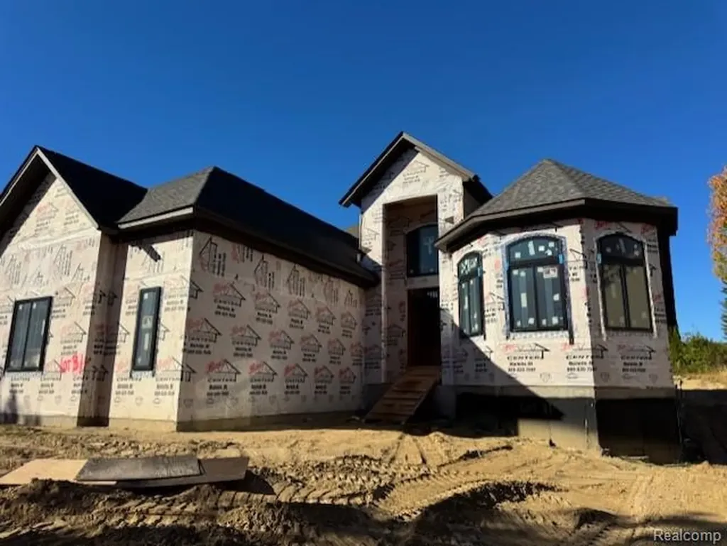 61367 Beacon Hill Drive Washington Township MI 48094